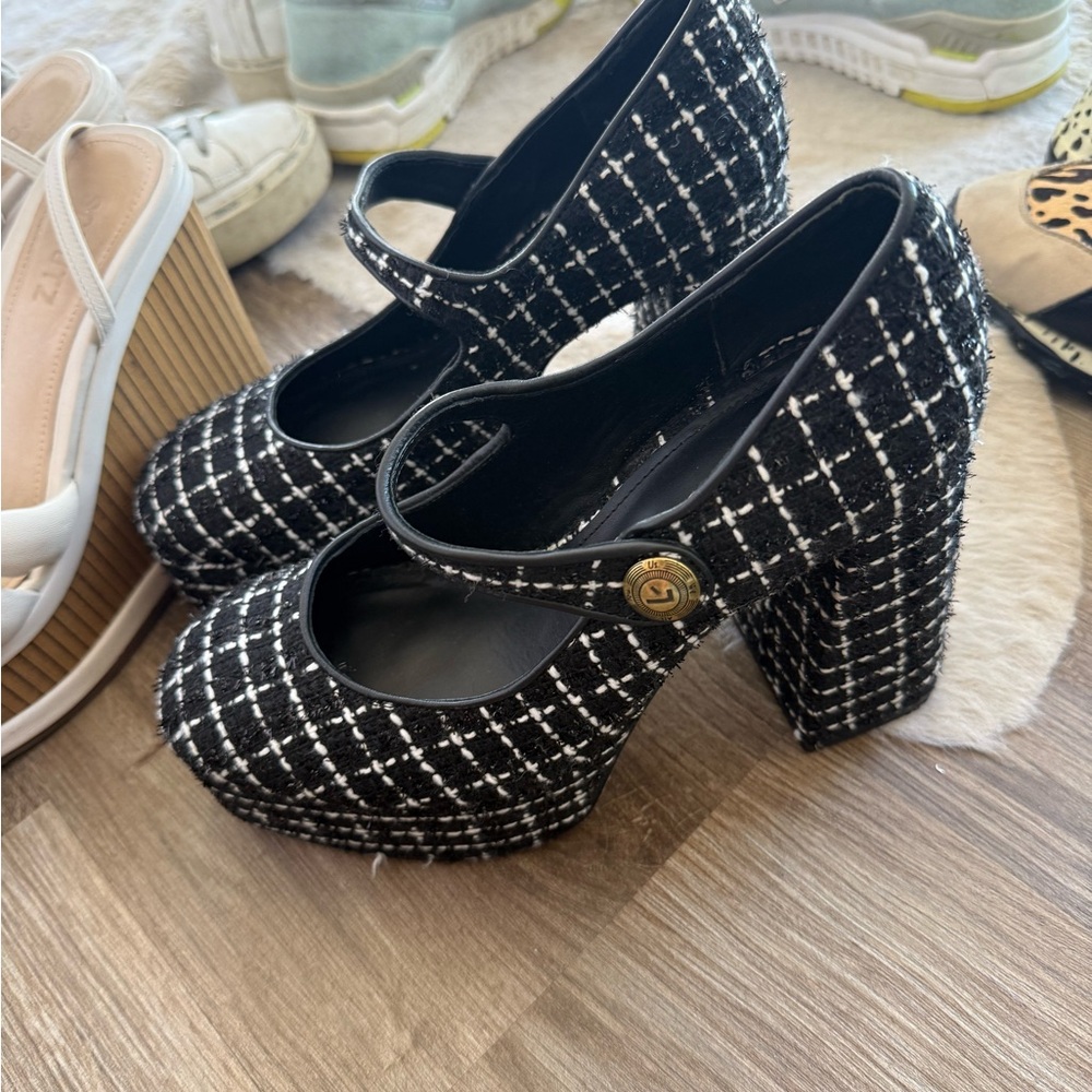 Larroude Emma pump in black tweed